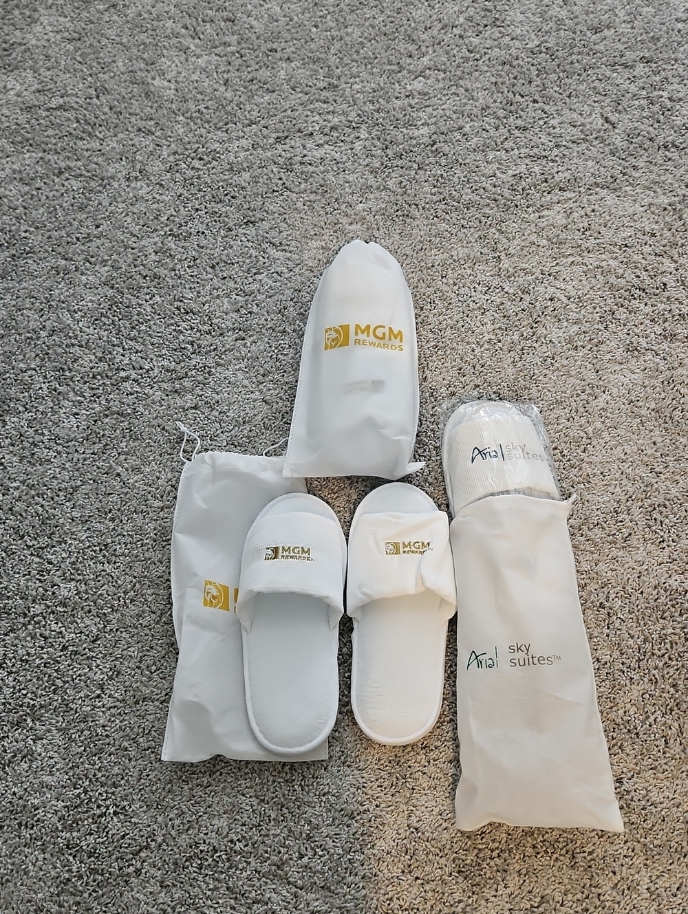 MGM Rewards White Men’s Slippers – Premium Spa-style Comfort